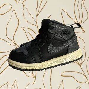 Nike Air Jordan 1 Retro Mid ‘Black Grey’